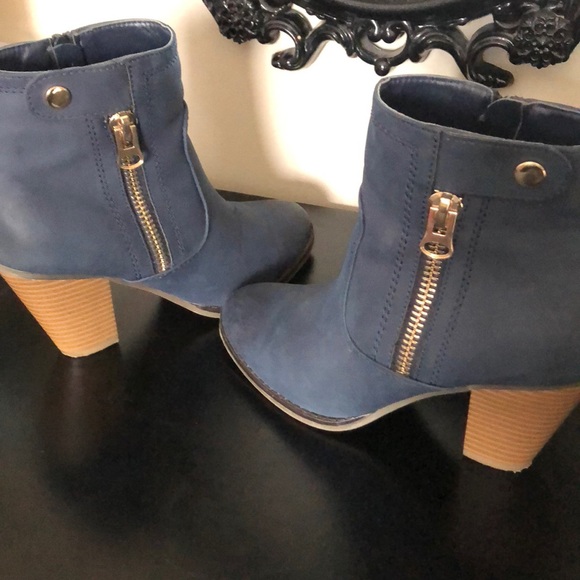 Navy booties! - Picture 4 of 6